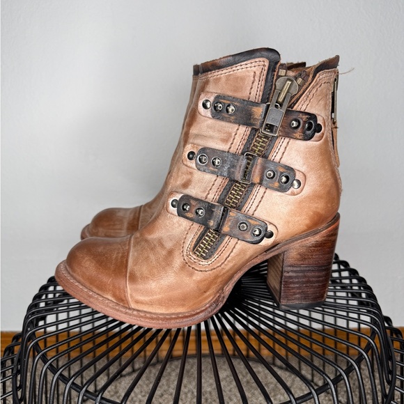 Freebird by Steven Brown Beckett Ankle Booties - Picture 2 of 7